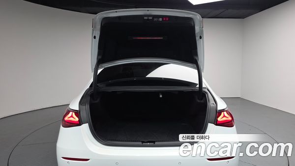 Mercedes-Benz E-Class 2025, фото 25