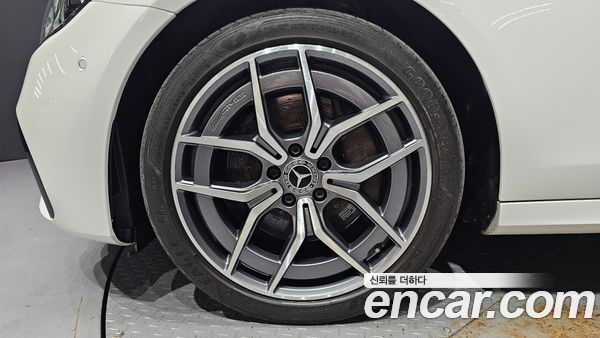 Mercedes-Benz E-Class 2023, фото 5