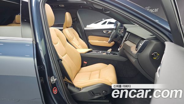 Volvo XC60 2021, фото 16