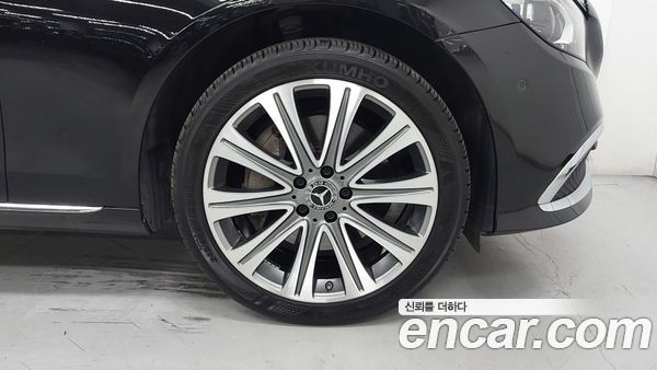 Mercedes-Benz E-Class 2023, фото 5