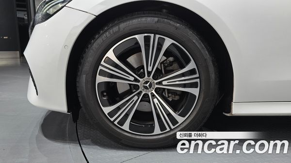 Mercedes-Benz E-Class 2025, фото 5