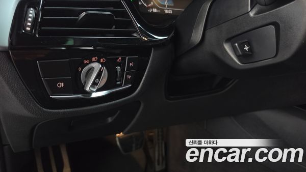 BMW 5 Series 2022, фото 29