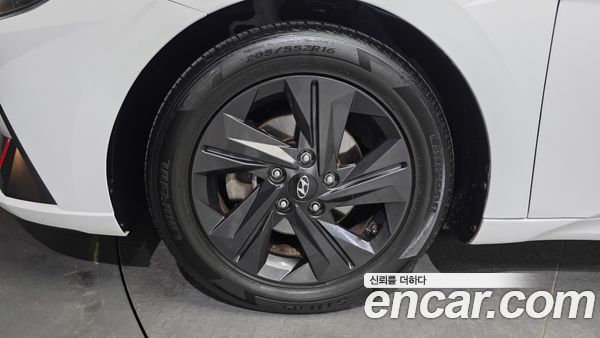 Hyundai Elantra 2023, фото 5