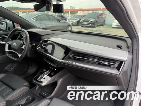 Audi Q4 e-tron 2022, фото 10
