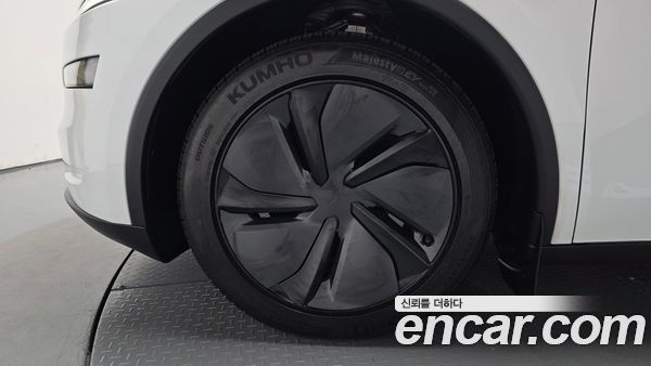 Tesla Model Y 2025, фото 4