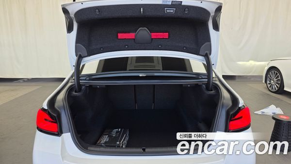 BMW 5 Series 2023, фото 20