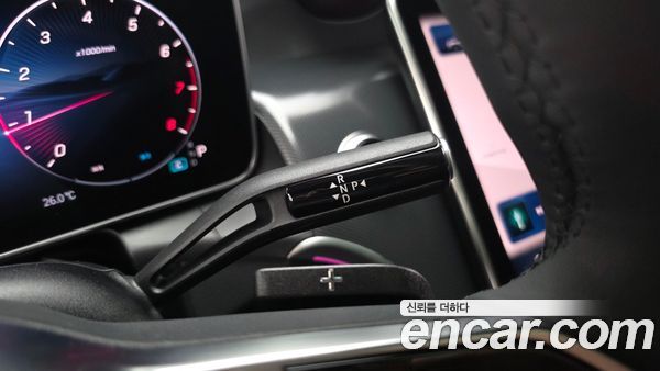 Mercedes-Benz GLC 2025, фото 12