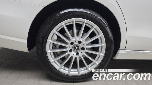 Mercedes-Benz E-Class 2022, фото 4