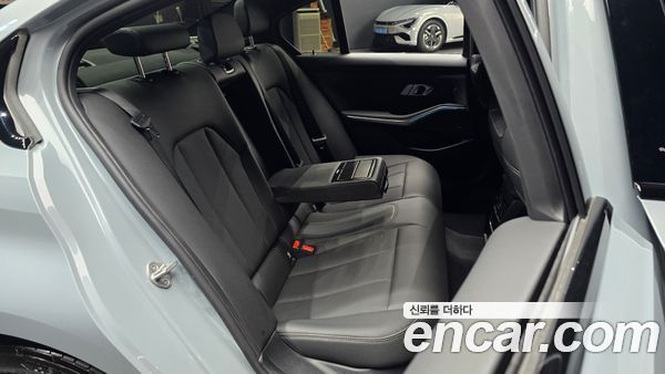 BMW 3 Series 2025, фото 15