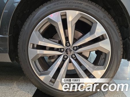Audi Q8 2023, фото 5