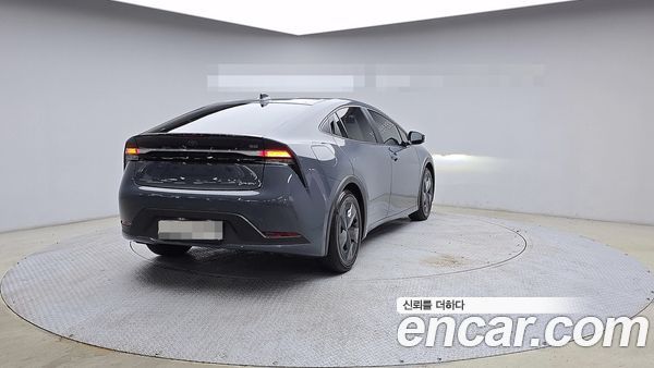 Toyota Prius 2024, фото 2