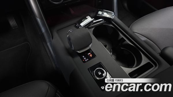 Land Rover Discovery 2023, фото 12