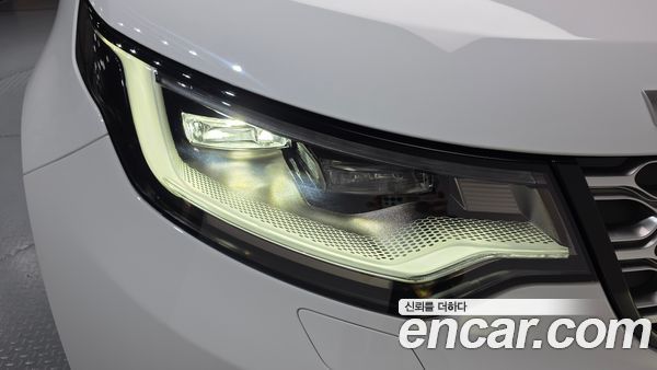 Land Rover Discovery 2023, фото 8