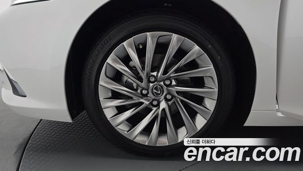 Lexus ES 2025, фото 5