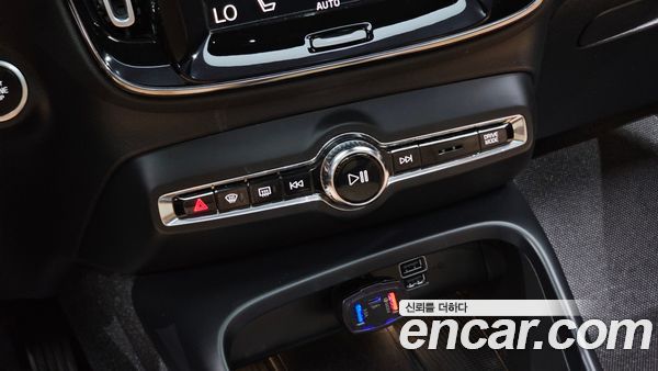 Volvo XC40 2022, фото 30
