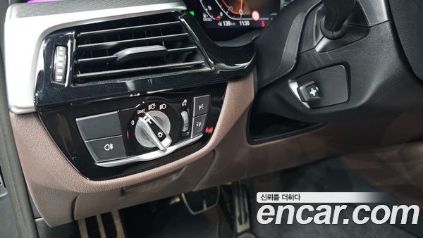 BMW 5 Series 2023, фото 20