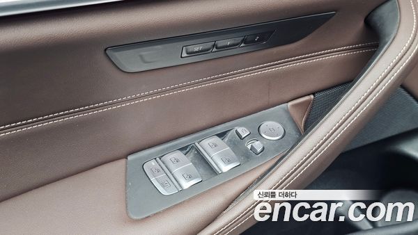 BMW 5 Series 2023, фото 29