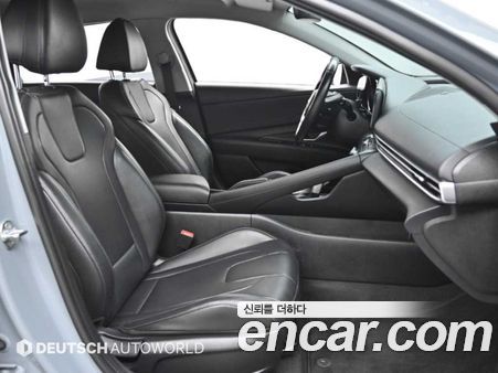 Hyundai Elantra 2023, фото 10