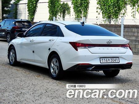 Hyundai Elantra 2023, фото 3