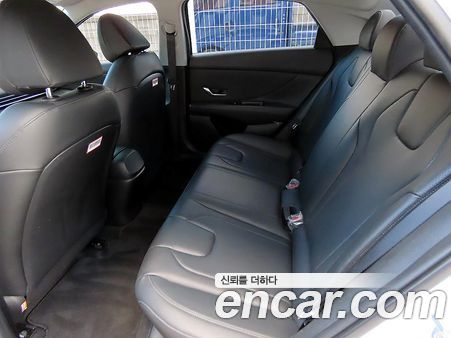 Hyundai Elantra 2023, фото 6