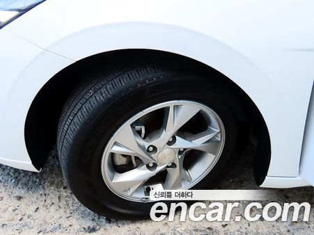 Hyundai Elantra 2023, фото 18