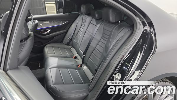 Mercedes-Benz E-Class 2021, фото 16