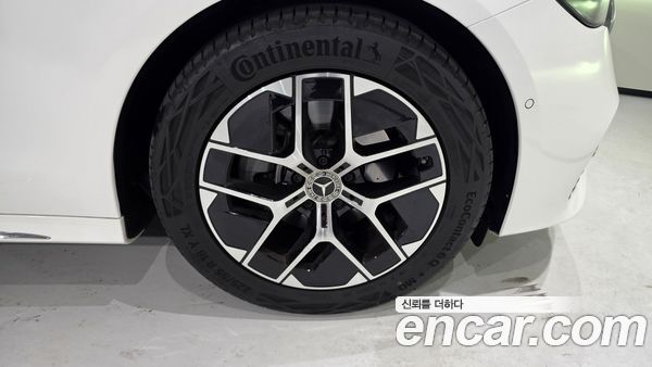 Mercedes-Benz E-Class 2026, фото 5