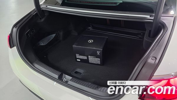 Mercedes-Benz E-Class 2026, фото 9