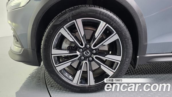 Volvo V60 2023, фото 4