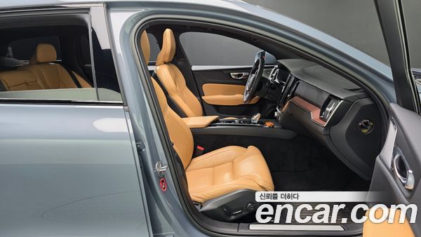 Volvo V60 2023, фото 15