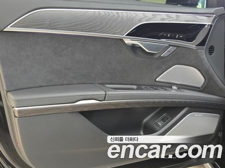 Audi A8 2022, фото 11