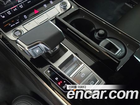 Audi A8 2022, фото 17
