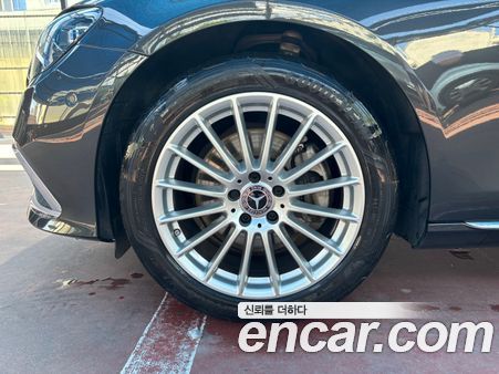 Mercedes-Benz E-Class 2023, фото 5