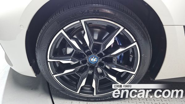 BMW i4 2024, фото 5