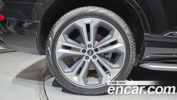 Audi Q7 2023, фото 5
