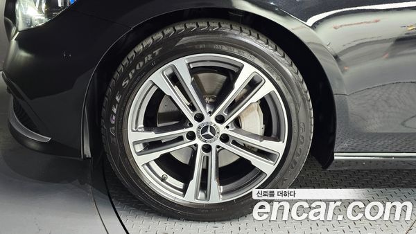 Mercedes-Benz E-Class 2022, фото 5