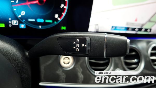 Mercedes-Benz E-Class 2022, фото 9