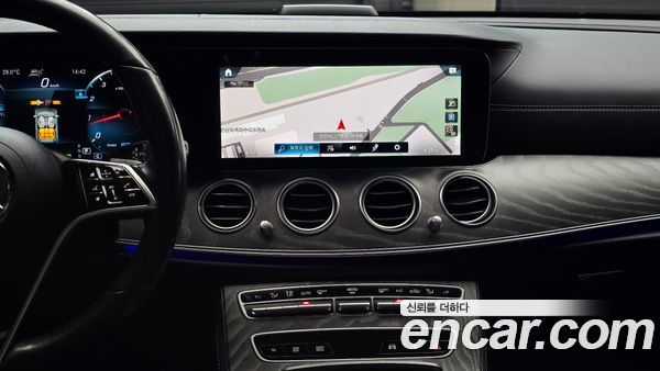 Mercedes-Benz E-Class 2022, фото 14
