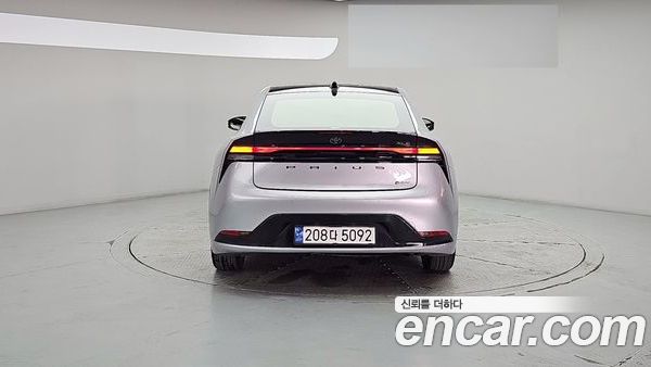 Toyota Prius 2024, фото 4
