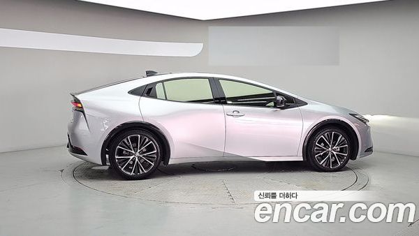 Toyota Prius 2024, фото 6