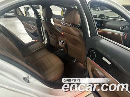 Mercedes-Benz E-Class 2023, фото 14