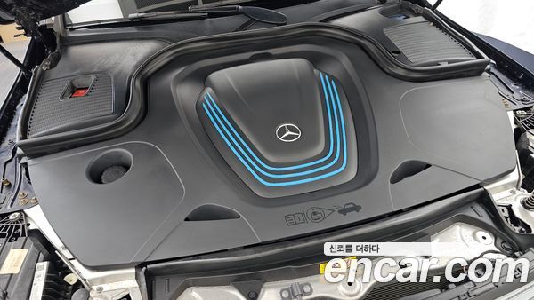 Mercedes-Benz EQC 2020, фото 6