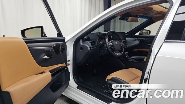 Lexus ES 2022, фото 13