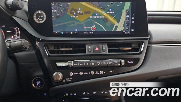 Lexus ES 2022, фото 26