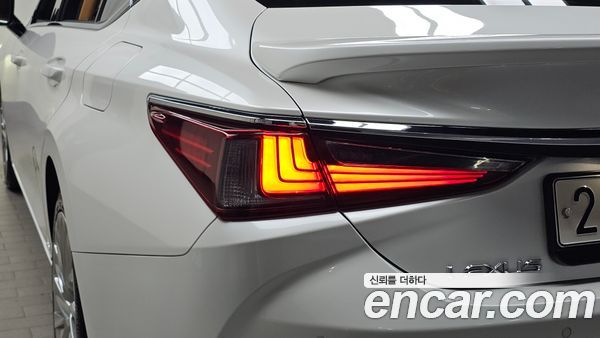 Lexus ES 2022, фото 9