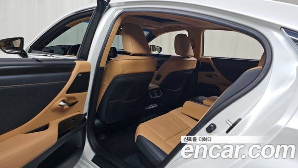 Lexus ES 2022, фото 16