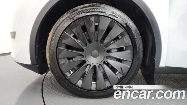 Tesla Model Y 2024, фото 5