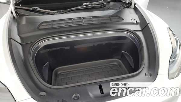Tesla Model Y 2024, фото 6