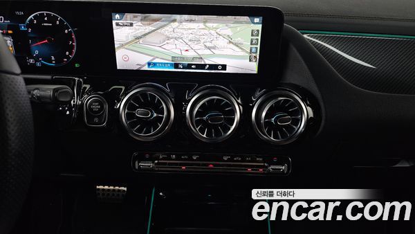 Mercedes-Benz GLA 2023, фото 14