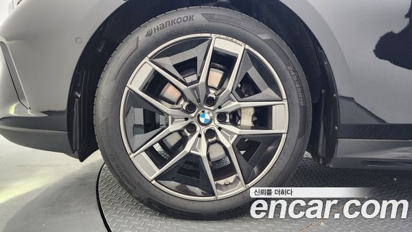 BMW 5 Series 2025, фото 5